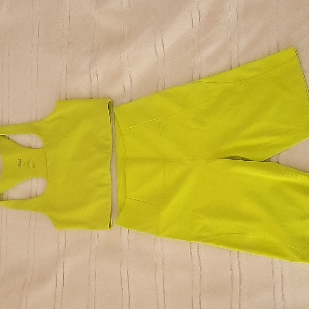 GIRLFRIEND COLLECTIVE Green Activewear Set (NWOT)